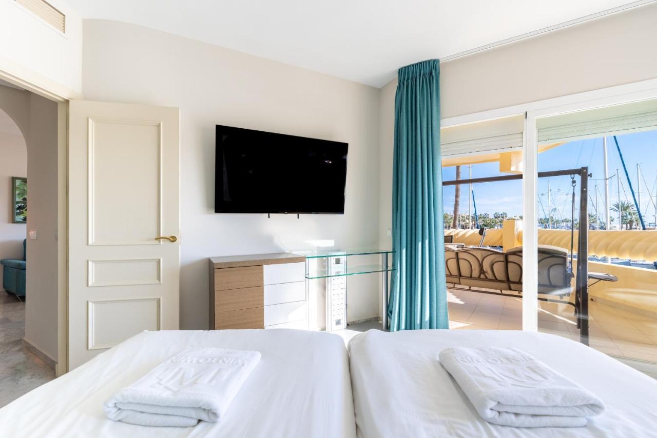 Wintowinrentals Luxury And Sea View Inside Puerto Marina Benalmadena Bagian luar foto